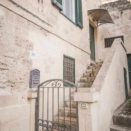 Giu Nei Sassi * Ματέρα